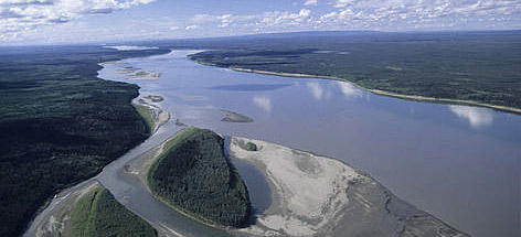 Aerial of the Mackenzie River upstream from Fort Simpson, Northwest Territories, Canada.
© Tessa MACINTOSH / WWF-Canada rel=